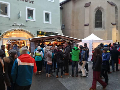 Stand beim Hahnenkammrennen Bild 1